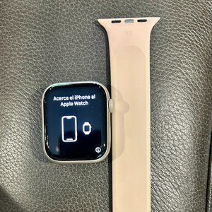 Apple Watch Series 7, 45mm Starlight Aluminum Case w/ Starlight Solo Loop Size 8
